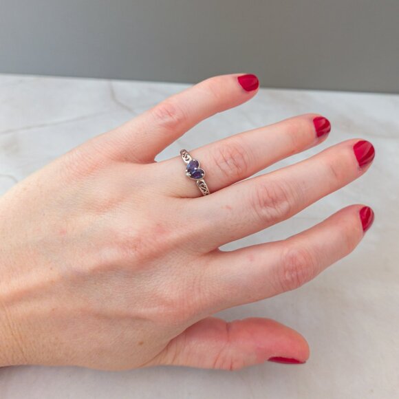 14K White Gold Heart Ring with Blue-Violet Gemstones — Size 7 - Picture 6 of 7